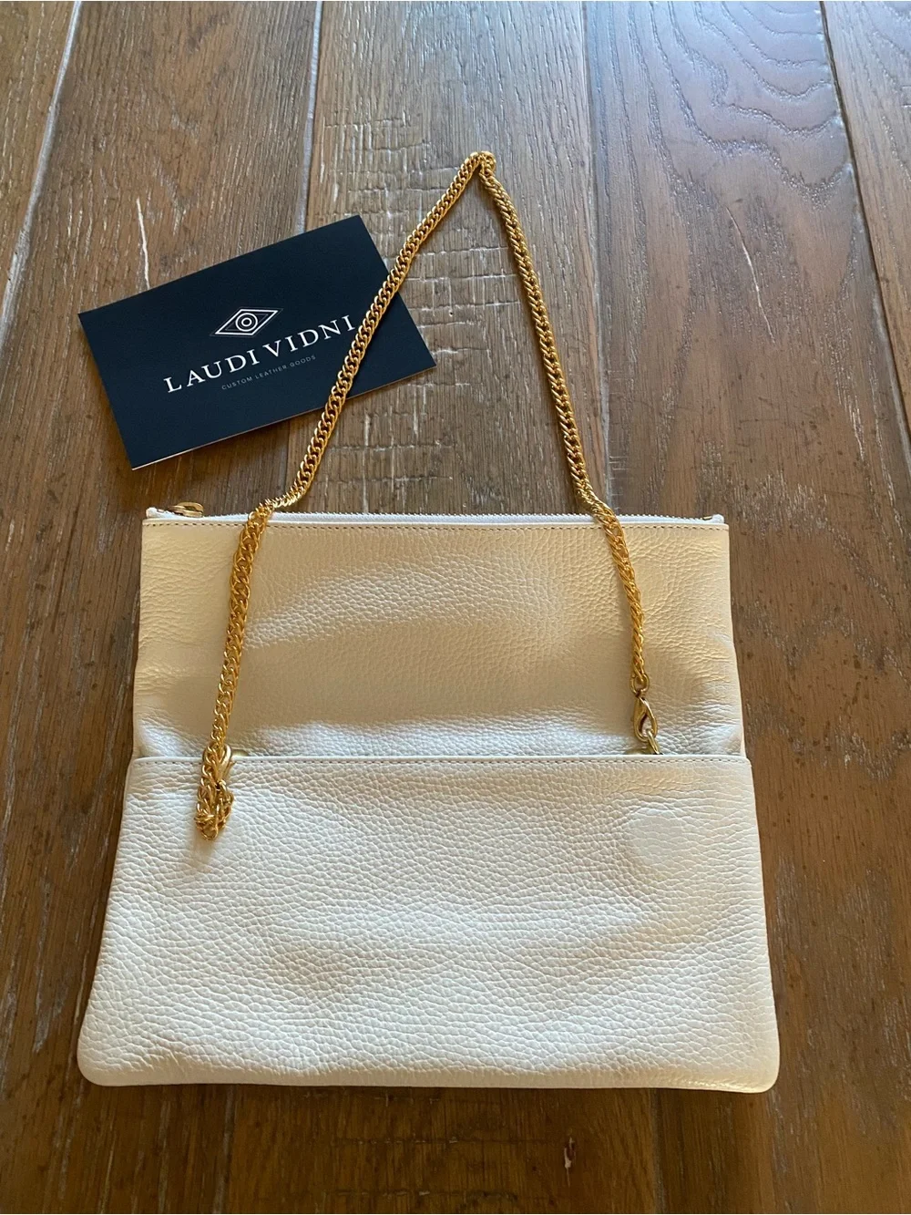 Laudi Vidni White leather bag with gold chain handle